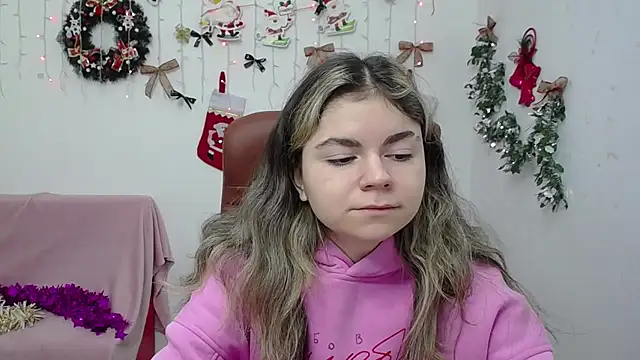 Snapshot of TinaRedly chatting on December 17, 6:36 pm TinaRedly online show from December 17, 6:36 pm