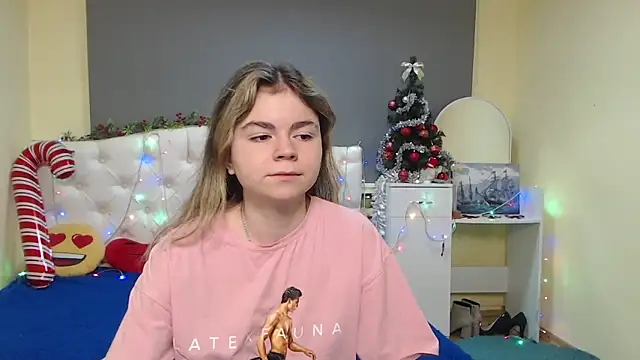 Snapshot of TinaRedly chatting on January 7, 6:38 am TinaRedly online show from January 7, 6:38 am