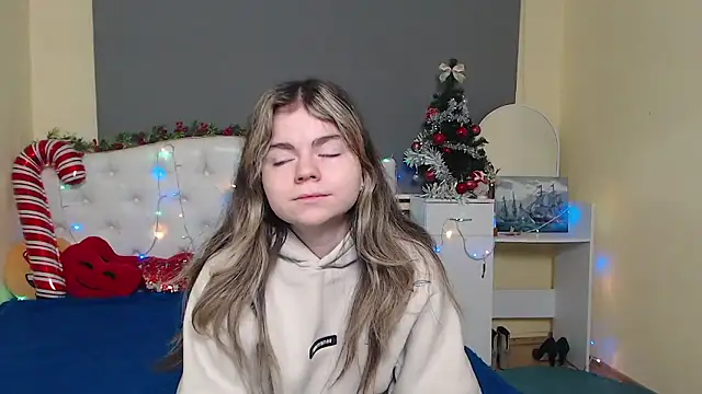 Snapshot of TinaRedly chatting on January 9, 6:38 am TinaRedly online show from January 9, 6:38 am