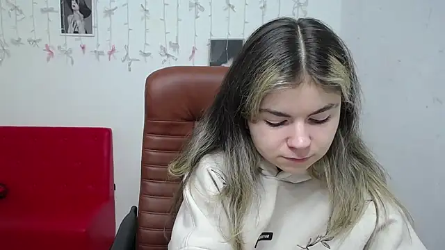 Snapshot of TinaRedly chatting on January 13, 6:24 pm TinaRedly online show from January 13, 6:24 pm