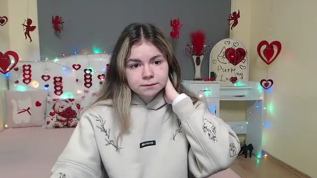 Snapshot of TinaRedly chatting on February 1, 6:28 pm TinaRedly online show from February 1, 6:28 pm