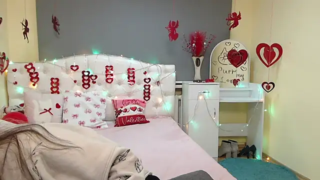 Snapshot of TinaRedly chatting on February 4, 7:20 pm TinaRedly online show from February 4, 7:20 pm