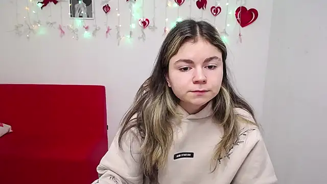 Snapshot of TinaRedly chatting on February 6, 9:07 pm TinaRedly online show from February 6, 9:07 pm