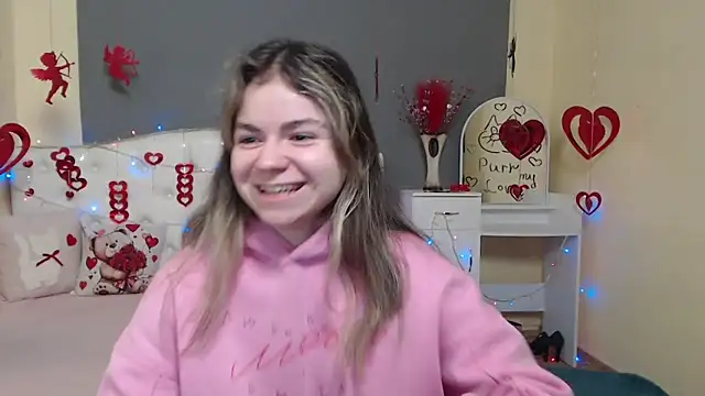 Snapshot of TinaRedly chatting on February 7, 6:33 pm TinaRedly online show from February 7, 6:33 pm