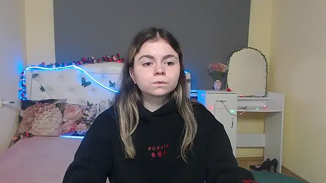 TinaRedly online show from April 29, 6:03 pm