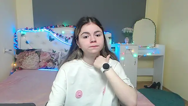 TinaRedly online show from May 3, 5:19 pm