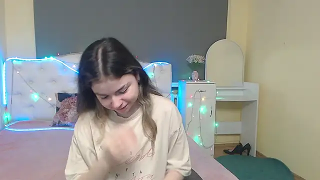 TinaRedly online show from May 8, 5:35 am