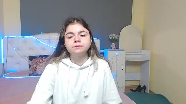 TinaRedly online show from May 9, 5:23 am
