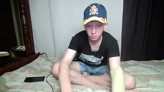 Snapshot of Fox_man_love chatting on September 14, 3:22 pm Fox man love online show from September 14, 3:22 pm