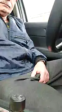 Snapshot of bottomhairy chatting on December 19, 11:18 am bottomhairy online show from December 19, 11:18 am