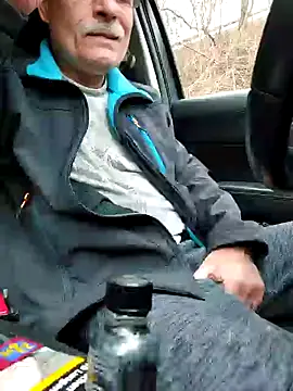 Snapshot of bottomhairy chatting on December 23, 1:56 pm bottomhairy online show from December 23, 1:56 pm