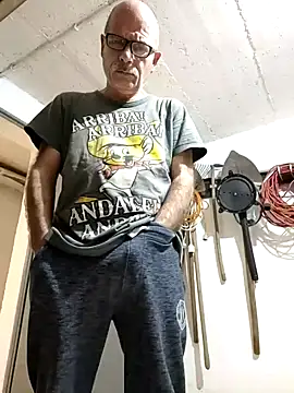 Snapshot of bottomhairy chatting on February 27, 8:42 pm bottomhairy online show from February 27, 8:42 pm