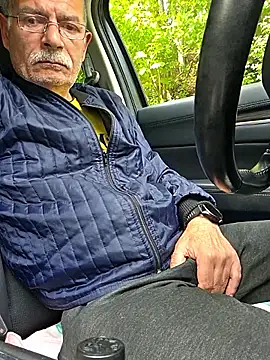 Snapshot of bottomhairy chatting on September 11, 12:05 pm bottomhairy online show from September 11, 12:05 pm