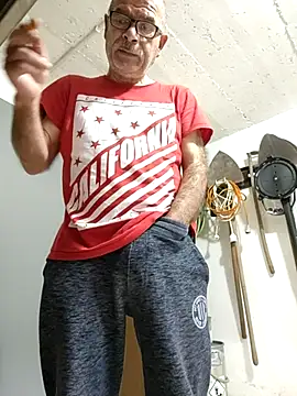 Snapshot of bottomhairy chatting on October 14, 8:26 am bottomhairy online show from October 14, 8:26 am