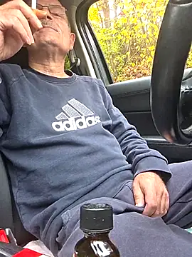 Snapshot of bottomhairy chatting on October 23, 8:13 am bottomhairy online show from October 23, 8:13 am