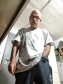 Snapshot of bottomhairy chatting on November 4, 4:00 am bottomhairy online show from November 4, 4:00 am