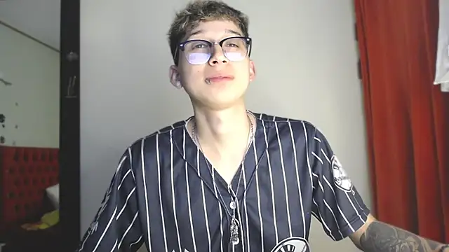  Thomas hot  online show from December 19, 8:02 pm