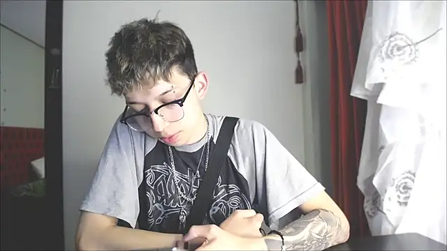  Thomas hot  online show from December 20, 7:50 pm