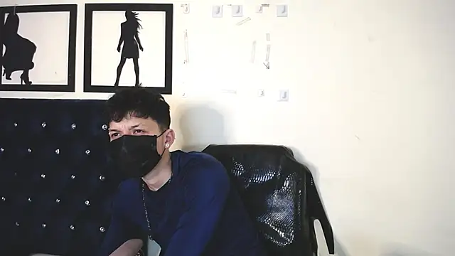 Snapshot of _Thomas_hot_ chatting on October 4, 2:42 am Thomas hot online show from October 4, 2:42 am