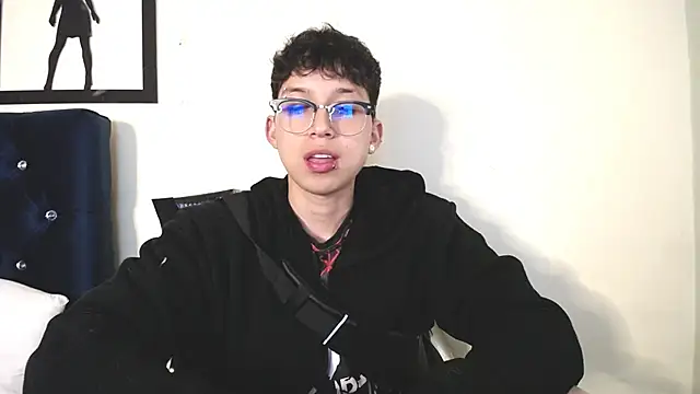 Snapshot of _Thomas_hot_ chatting on October 24, 1:35 am Thomas hot online show from October 24, 1:35 am