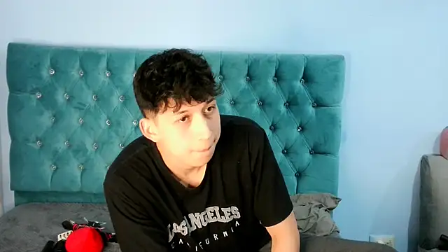 Snapshot of _Thomas_hot_ chatting on January 8, 4:37 am Thomas hot online show from January 8, 4:37 am