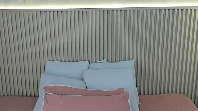 charlottebrowns  online show from May 19, 12:55 pm