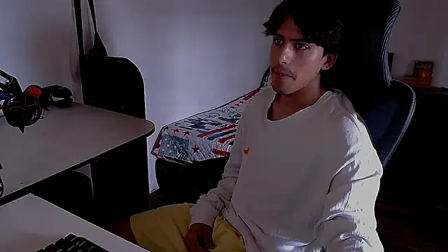 Snapshot of Thieves9 chatting on December 1, 5:46 pm Thieves9 online show from December 1, 5:46 pm