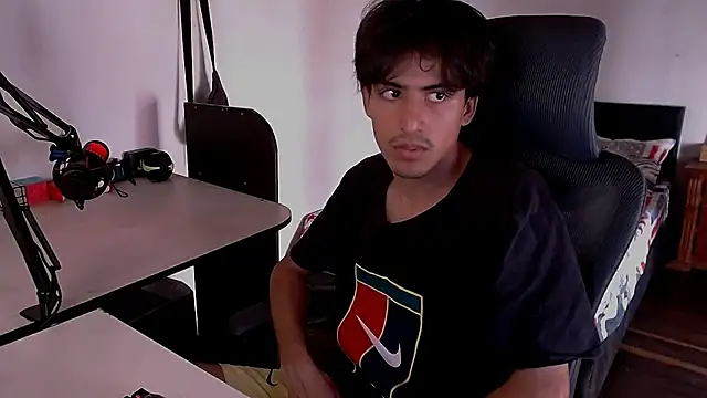 Snapshot of Thieves9 chatting on December 2, 5:48 pm Thieves9 online show from December 2, 5:48 pm