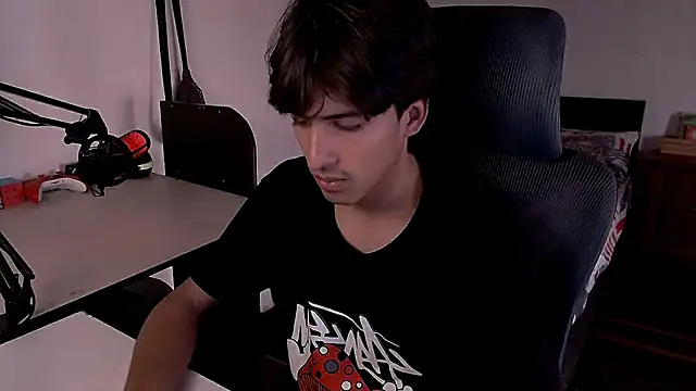 Snapshot of Thieves9 chatting on December 3, 5:01 pm Thieves9 online show from December 3, 5:01 pm