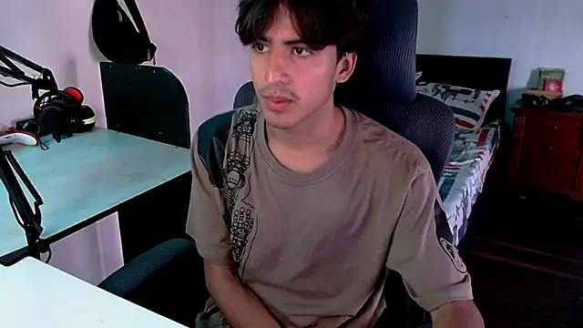 Snapshot of Thieves9 chatting on December 5, 4:44 pm Thieves9 online show from December 5, 4:44 pm