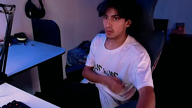 Snapshot of Thieves9 chatting on December 13, 12:17 pm Thieves9 online show from December 13, 12:17 pm