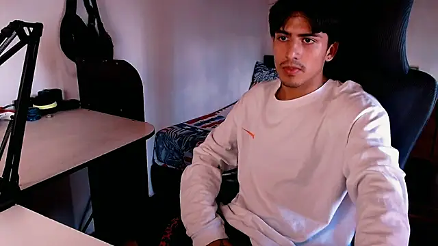 Snapshot of Thieves9 chatting on January 14, 8:37 pm Thieves9 online show from January 14, 8:37 pm