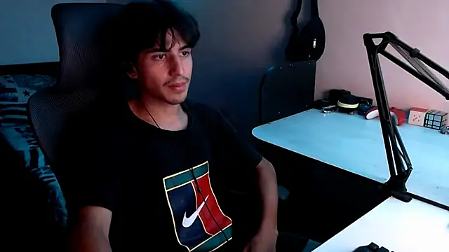 Snapshot of Thieves9 chatting on January 24, 4:16 am Thieves9 online show from January 24, 4:16 am