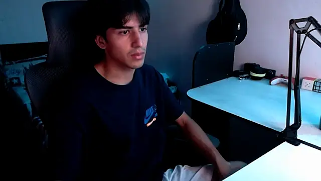 Snapshot of Thieves9 chatting on January 26, 6:06 pm Thieves9 online show from January 26, 6:06 pm