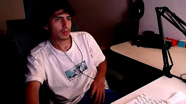 Snapshot of Thieves9 chatting on February 1, 5:07 am Thieves9 online show from February 1, 5:07 am