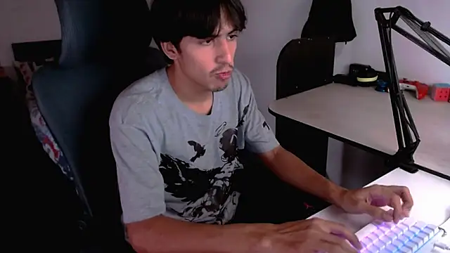 Snapshot of Thieves9 chatting on February 10, 9:36 pm Thieves9 online show from February 10, 9:36 pm