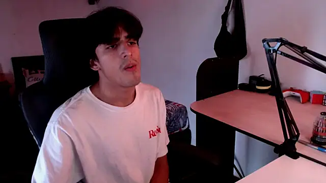 Snapshot of Thieves9 chatting on February 14, 4:09 pm Thieves9 online show from February 14, 4:09 pm