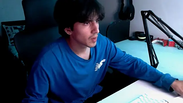 Snapshot of Thieves9 chatting on February 24, 5:22 am Thieves9 online show from February 24, 5:22 am