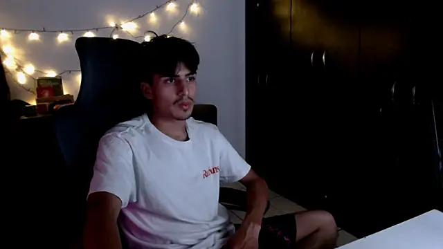 Snapshot of Thieves9 chatting on March 20, 5:57 am Thieves9 online show from March 20, 5:57 am