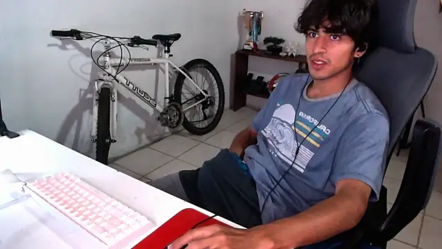 Snapshot of Thieves9 chatting on September 10, 6:41 pm Thieves9 online show from September 10, 6:41 pm