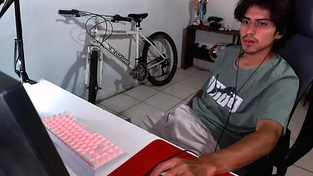 Snapshot of Thieves9 chatting on September 17, 9:11 am Thieves9 online show from September 17, 9:11 am