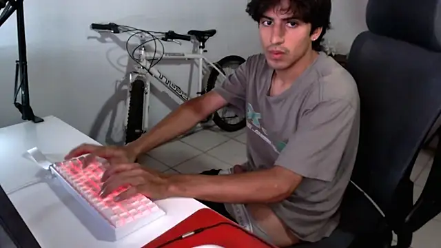 Snapshot of Thieves9 chatting on September 22, 10:45 pm Thieves9 online show from September 22, 10:45 pm