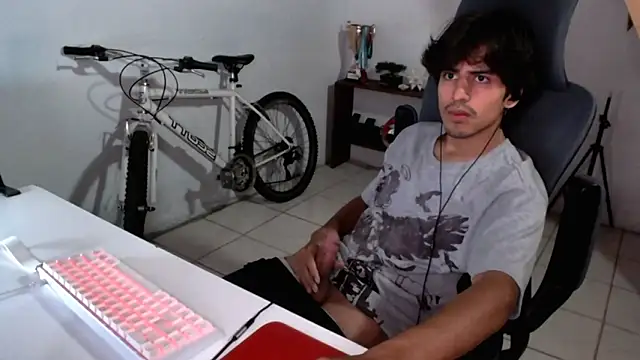 Snapshot of Thieves9 chatting on September 28, 5:35 am Thieves9 online show from September 28, 5:35 am