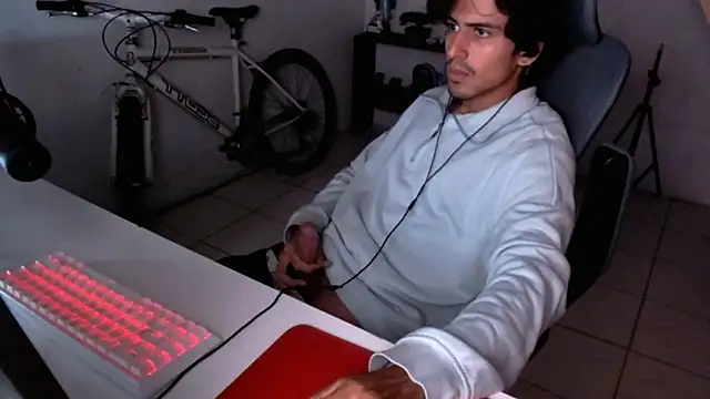 Snapshot of Thieves9 chatting on September 29, 10:20 am Thieves9 online show from September 29, 10:20 am