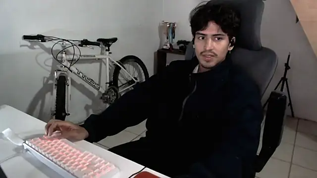 Snapshot of Thieves9 chatting on October 3, 3:09 pm Thieves9 online show from October 3, 3:09 pm