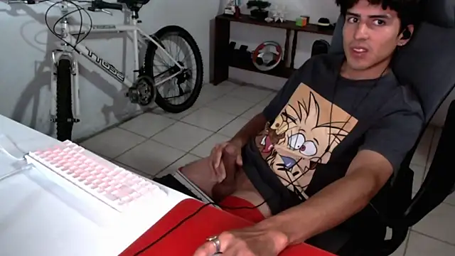 Snapshot of Thieves9 chatting on October 4, 4:43 am Thieves9 online show from October 4, 4:43 am