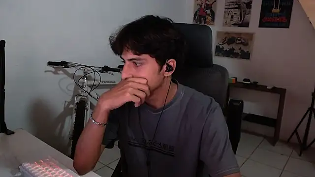 Snapshot of Thieves9 chatting on October 14, 5:19 am Thieves9 online show from October 14, 5:19 am