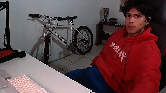 Snapshot of Thieves9 chatting on October 21, 5:41 am Thieves9 online show from October 21, 5:41 am