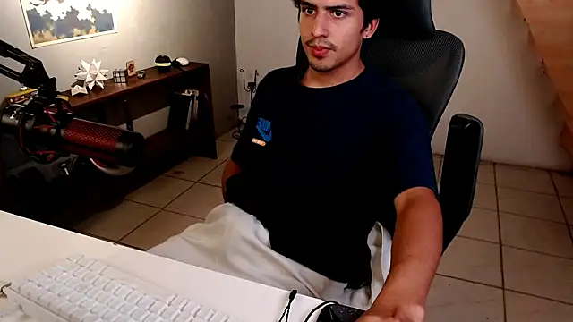 Snapshot of Thieves9 chatting on March 2, 3:52 am Thieves9 online show from March 2, 3:52 am