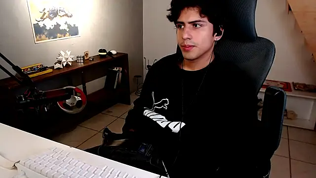 Snapshot of Thieves9 chatting on March 6, 4:09 am Thieves9 online show from March 6, 4:09 am